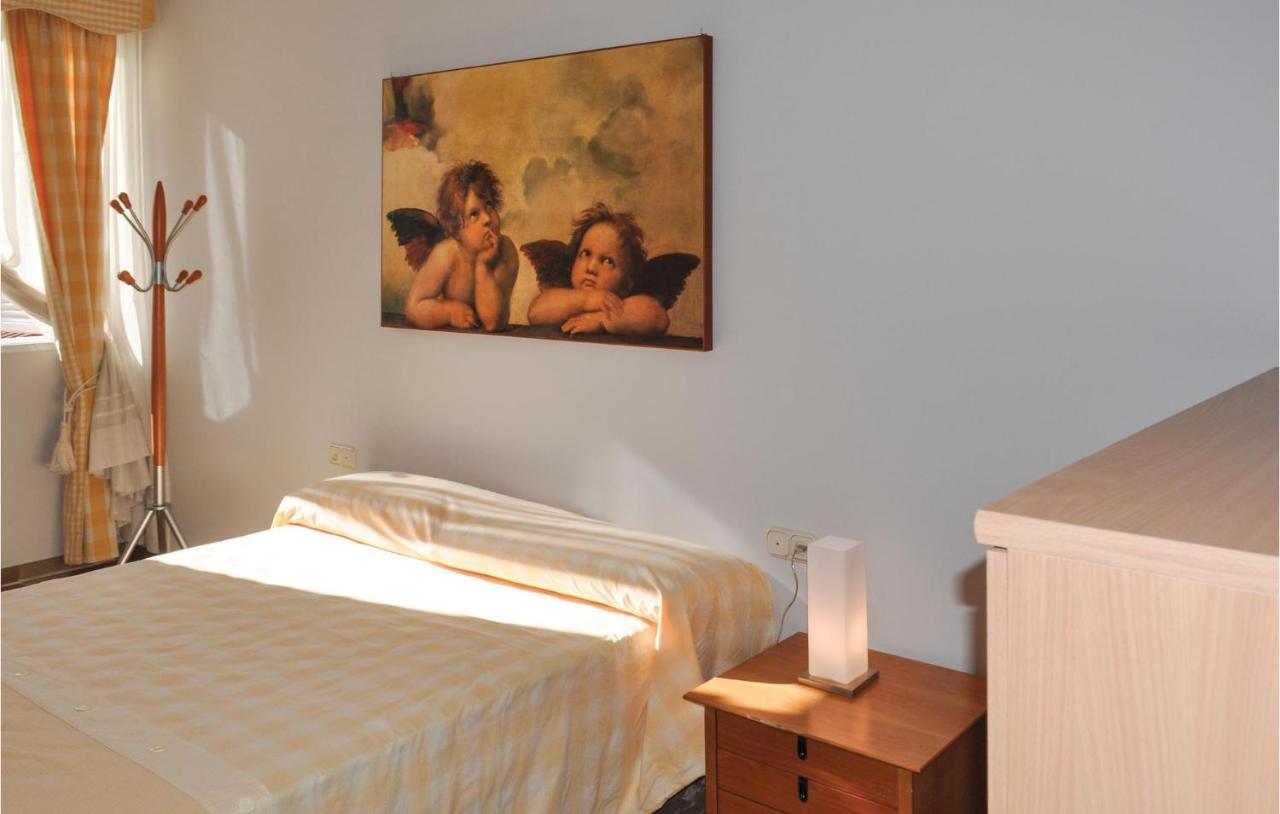 Cozy Home In Olivares With Outdoor Swimming Pool Ngoại thất bức ảnh