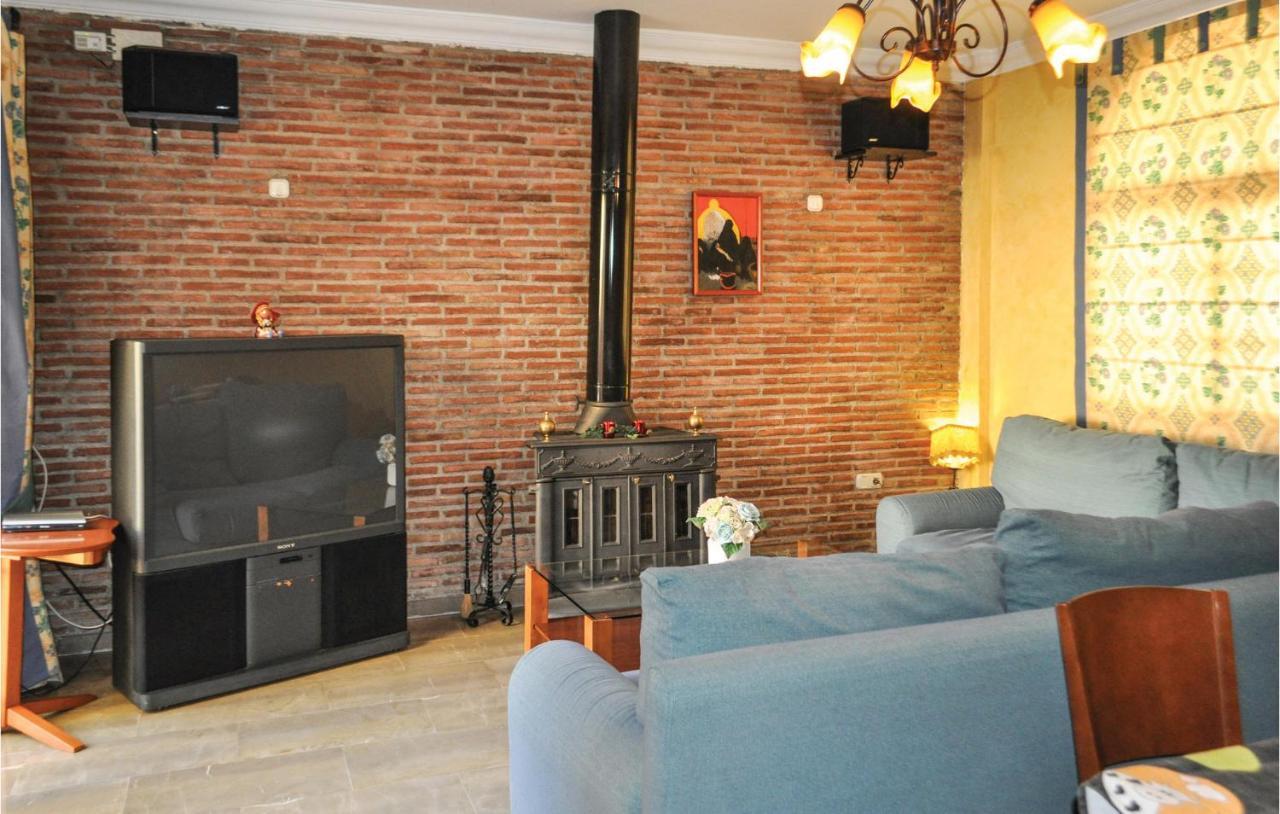 Cozy Home In Olivares With Outdoor Swimming Pool Ngoại thất bức ảnh