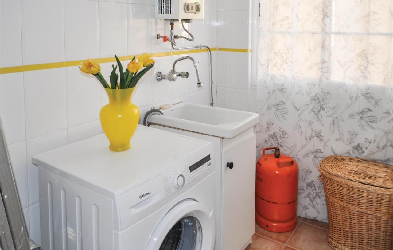 Cozy Home In Olivares With Outdoor Swimming Pool Ngoại thất bức ảnh