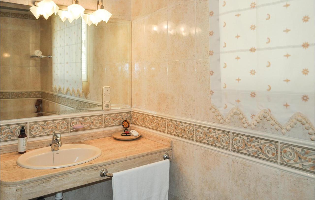 Cozy Home In Olivares With Outdoor Swimming Pool Ngoại thất bức ảnh